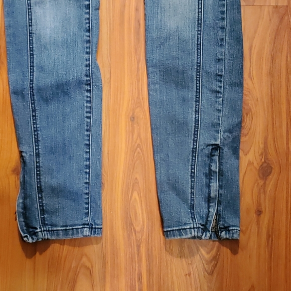 Cache Jeans - Picture 2 of 6